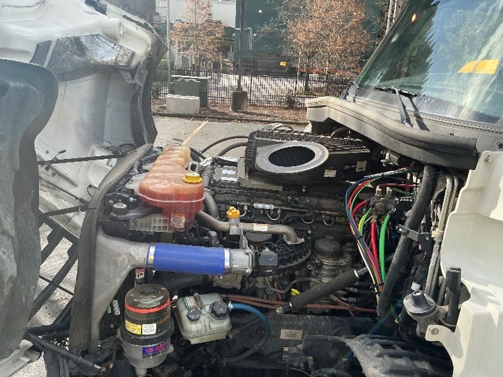 Sleeper Tractor-Heavy Duty Tractors-Freightliner-2020-T12664ST-Portland-OR-426,064\n\t\tmiles-$ 73,750 - Image 21