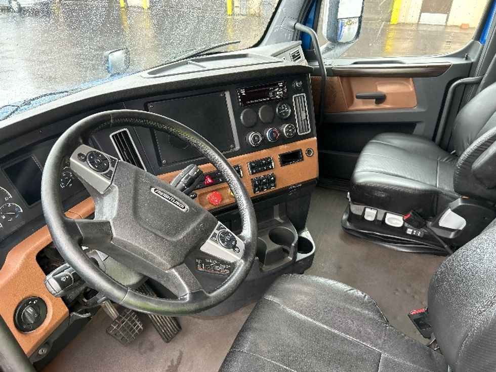 Sleeper Tractor-Heavy Duty Tractors-Freightliner-2020-T12664ST-Portland-OR-476,341\n\t\tmiles-$ 67,750 - Image 10