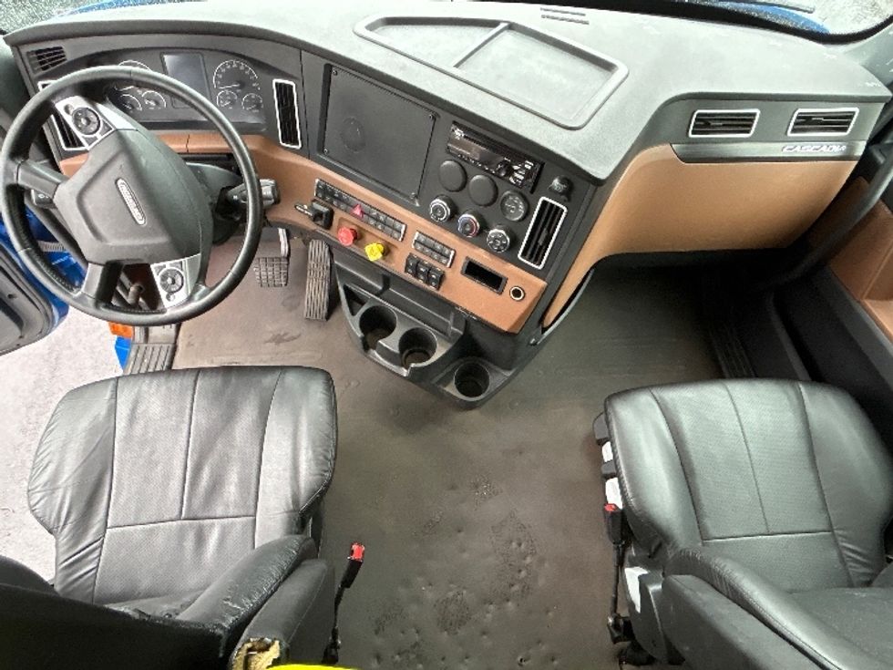 Sleeper Tractor-Heavy Duty Tractors-Freightliner-2020-T12664ST-Portland-OR-476,341\n\t\tmiles-$ 67,750 - Image 12