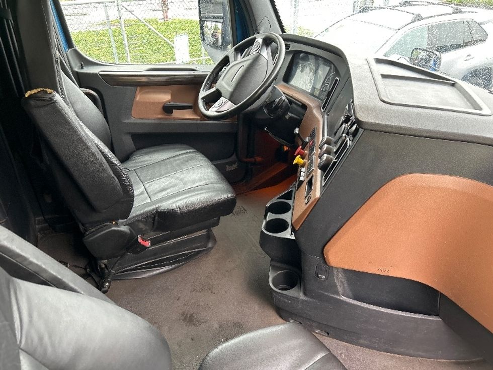 Sleeper Tractor-Heavy Duty Tractors-Freightliner-2020-T12664ST-Portland-OR-476,341\n\t\tmiles-$ 67,750 - Image 15