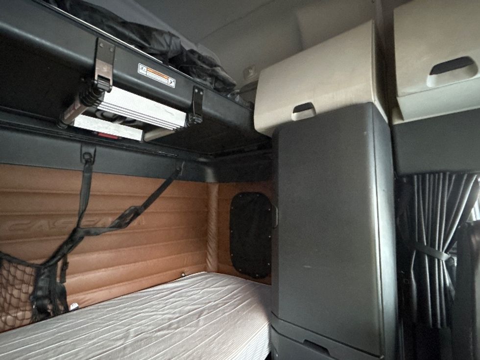 Sleeper Tractor-Heavy Duty Tractors-Freightliner-2020-T12664ST-Portland-OR-476,341\n\t\tmiles-$ 67,750 - Image 17