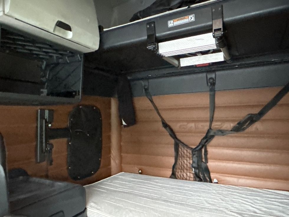 Sleeper Tractor-Heavy Duty Tractors-Freightliner-2020-T12664ST-Portland-OR-476,341\n\t\tmiles-$ 67,750 - Image 18