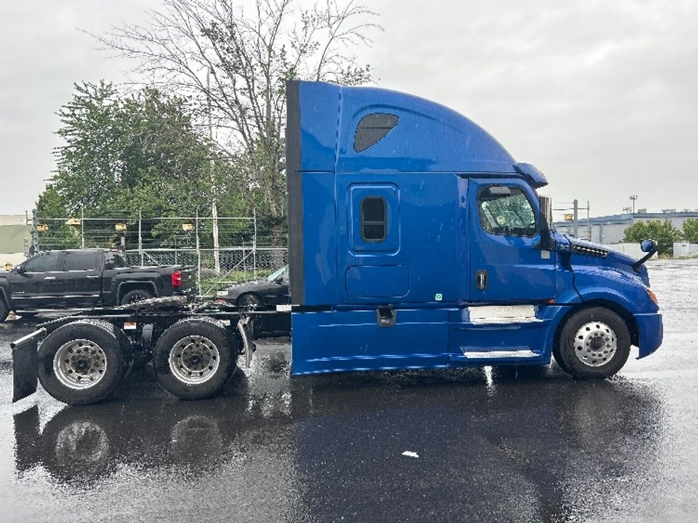 Sleeper Tractor-Heavy Duty Tractors-Freightliner-2020-T12664ST-Portland-OR-476,341\n\t\tmiles-$ 67,750 - Image 8