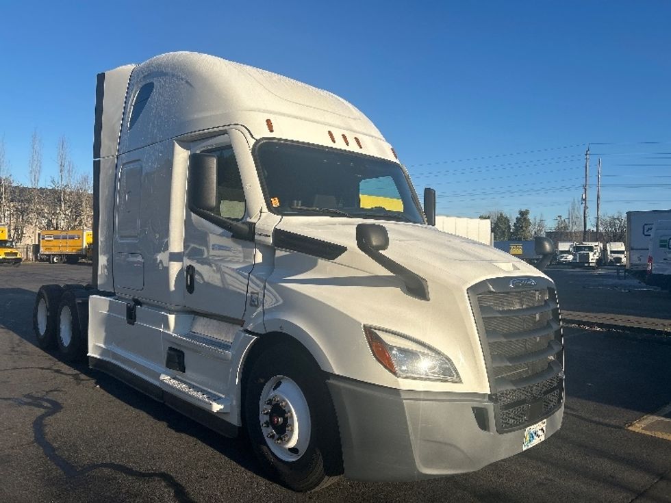 Sleeper Tractor-Heavy Duty Tractors-Freightliner-2020-T12664ST-Portland-OR-485,130\n\t\tmiles-$ 64,750 - Image 1