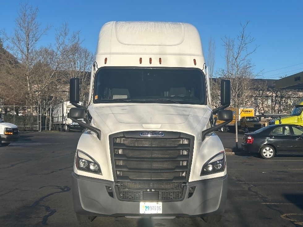 Sleeper Tractor-Heavy Duty Tractors-Freightliner-2020-T12664ST-Portland-OR-485,130\n\t\tmiles-$ 64,750 - Image 2