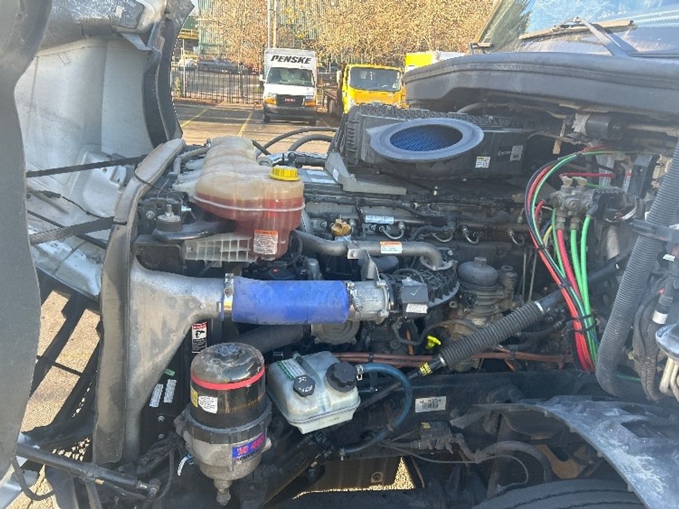 Sleeper Tractor-Heavy Duty Tractors-Freightliner-2020-T12664ST-Portland-OR-485,130\n\t\tmiles-$ 64,750 - Image 21