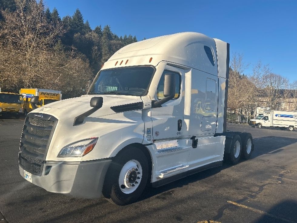 Sleeper Tractor-Heavy Duty Tractors-Freightliner-2020-T12664ST-Portland-OR-485,130\n\t\tmiles-$ 64,750 - Image 3