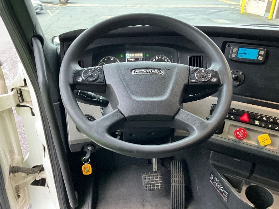 Sleeper Tractor-Heavy Duty Tractors-Freightliner-2020-T12664ST-Portland-OR-566,163\n\t\tmiles-$ 60,750 - Image 11