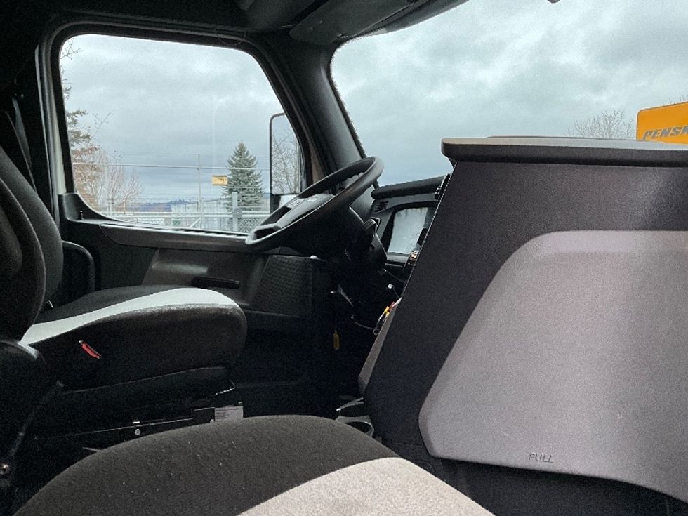 Sleeper Tractor-Heavy Duty Tractors-Freightliner-2020-T12664ST-Portland-OR-566,163\n\t\tmiles-$ 60,750 - Image 15