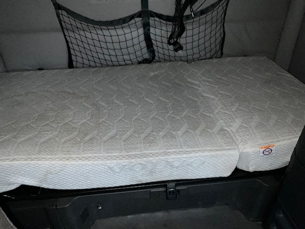 Sleeper Tractor-Heavy Duty Tractors-Freightliner-2020-T12664ST-Portland-OR-566,163\n\t\tmiles-$ 60,750 - Image 16