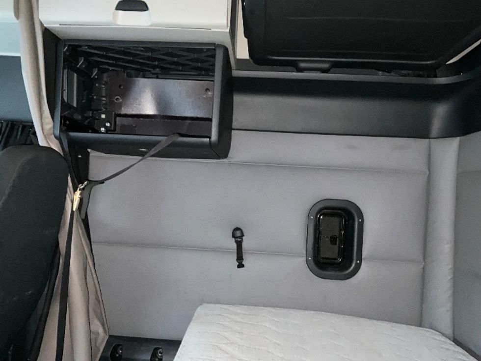 Sleeper Tractor-Heavy Duty Tractors-Freightliner-2020-T12664ST-Portland-OR-566,163\n\t\tmiles-$ 60,750 - Image 18