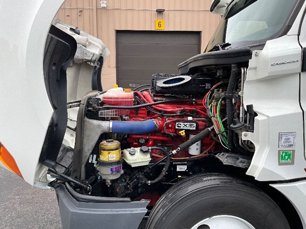 Sleeper Tractor-Heavy Duty Tractors-Freightliner-2020-T12664ST-Portland-OR-566,163\n\t\tmiles-$ 60,750 - Image 20