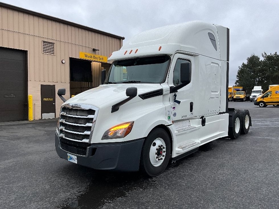 Sleeper Tractor-Heavy Duty Tractors-Freightliner-2020-T12664ST-Portland-OR-566,163\n\t\tmiles-$ 60,750 - Image 3