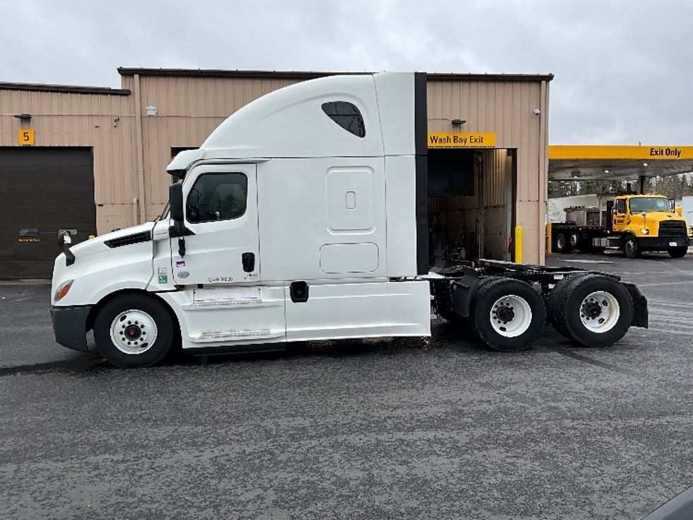 Sleeper Tractor-Heavy Duty Tractors-Freightliner-2020-T12664ST-Portland-OR-566,163\n\t\tmiles-$ 60,750 - Image 4