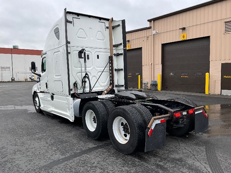 Sleeper Tractor-Heavy Duty Tractors-Freightliner-2020-T12664ST-Portland-OR-566,163\n\t\tmiles-$ 60,750 - Image 5