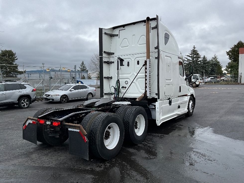 Sleeper Tractor-Heavy Duty Tractors-Freightliner-2020-T12664ST-Portland-OR-566,163\n\t\tmiles-$ 60,750 - Image 7