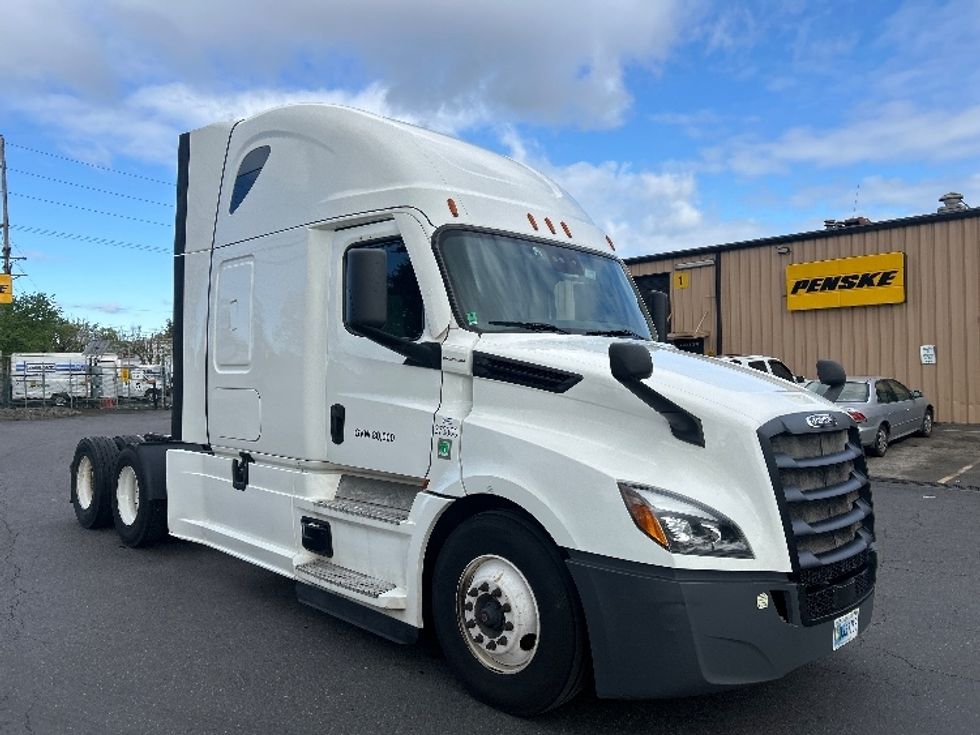 Sleeper Tractor-Heavy Duty Tractors-Freightliner-2020-T12664ST-Portland-OR-798,911\n\t\tmiles-$ 39,750 - Image 1