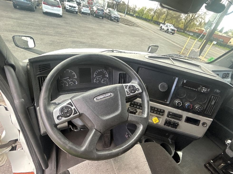 Sleeper Tractor-Heavy Duty Tractors-Freightliner-2020-T12664ST-Portland-OR-798,911\n\t\tmiles-$ 39,750 - Image 11