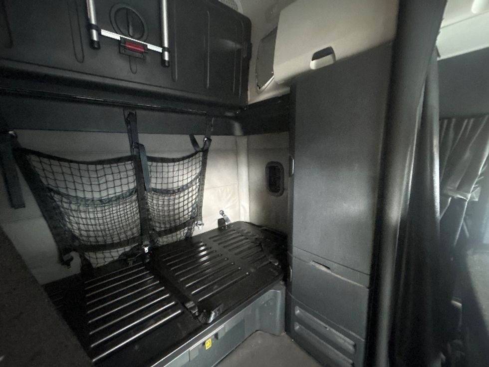 Sleeper Tractor-Heavy Duty Tractors-Freightliner-2020-T12664ST-Portland-OR-798,911\n\t\tmiles-$ 39,750 - Image 18