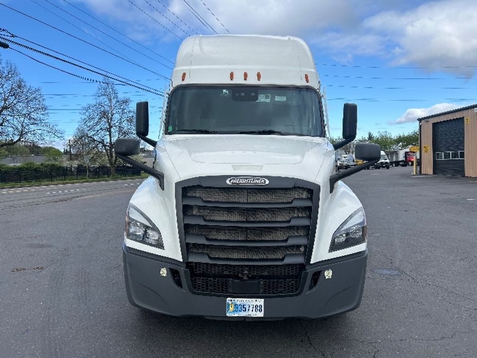 Sleeper Tractor-Heavy Duty Tractors-Freightliner-2020-T12664ST-Portland-OR-798,911\n\t\tmiles-$ 39,750 - Image 2