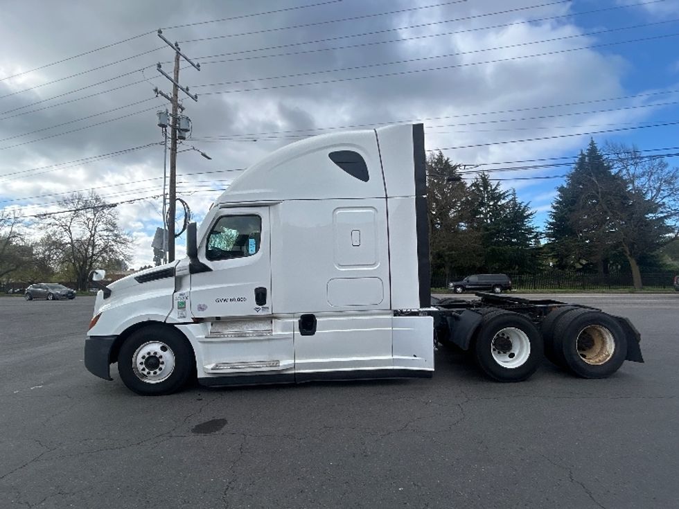 Sleeper Tractor-Heavy Duty Tractors-Freightliner-2020-T12664ST-Portland-OR-798,911\n\t\tmiles-$ 39,750 - Image 4