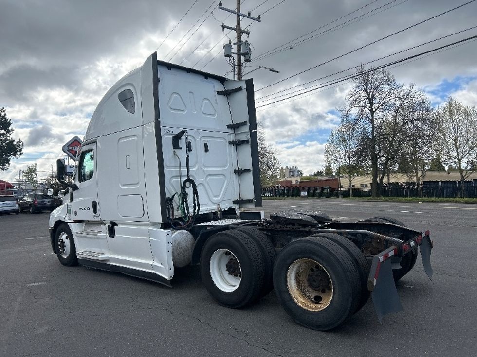 Sleeper Tractor-Heavy Duty Tractors-Freightliner-2020-T12664ST-Portland-OR-798,911\n\t\tmiles-$ 39,750 - Image 5