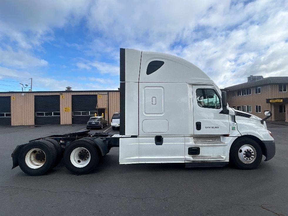 Sleeper Tractor-Heavy Duty Tractors-Freightliner-2020-T12664ST-Portland-OR-798,911\n\t\tmiles-$ 39,750 - Image 8