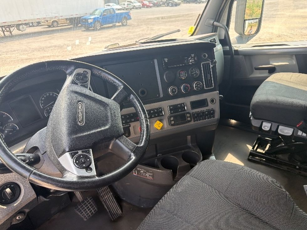 Sleeper Tractor-Heavy Duty Tractors-Freightliner-2020-T12664ST-Pottsville-PA-502,549\n\t\tmiles-$ 68,000 - Image 10