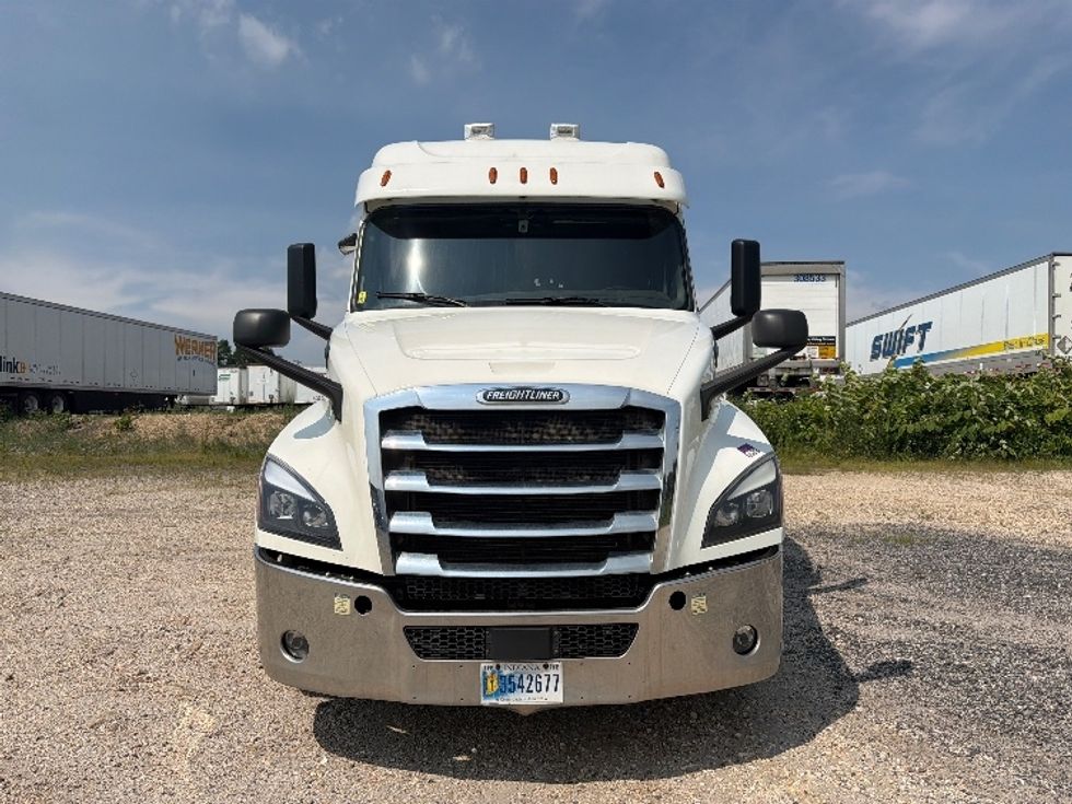 Sleeper Tractor-Heavy Duty Tractors-Freightliner-2020-T12664ST-Pottsville-PA-502,549\n\t\tmiles-$ 68,000 - Image 2