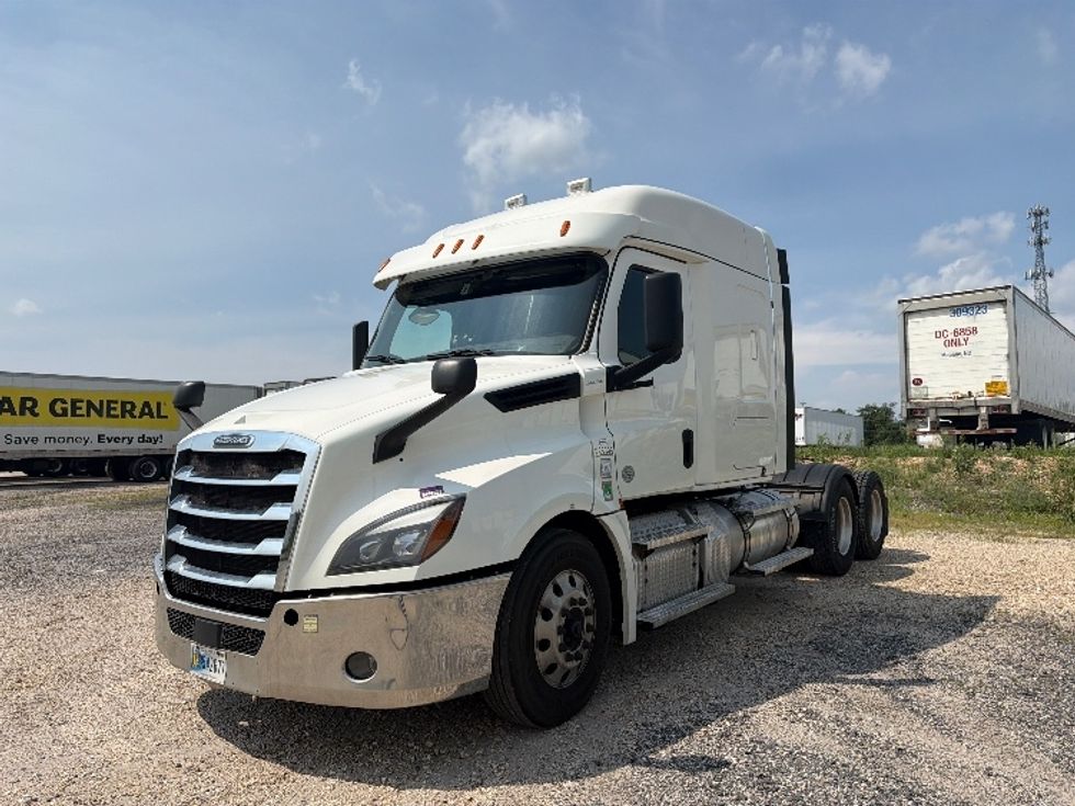Sleeper Tractor-Heavy Duty Tractors-Freightliner-2020-T12664ST-Pottsville-PA-502,549\n\t\tmiles-$ 68,000 - Image 3