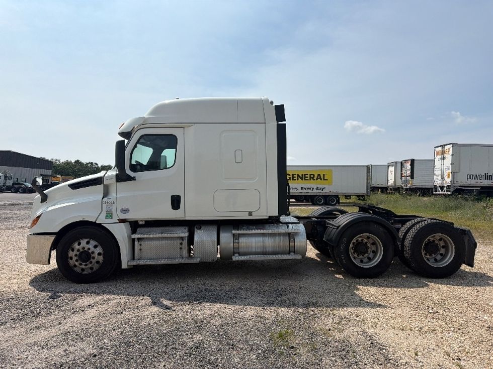 Sleeper Tractor-Heavy Duty Tractors-Freightliner-2020-T12664ST-Pottsville-PA-502,549\n\t\tmiles-$ 68,000 - Image 4