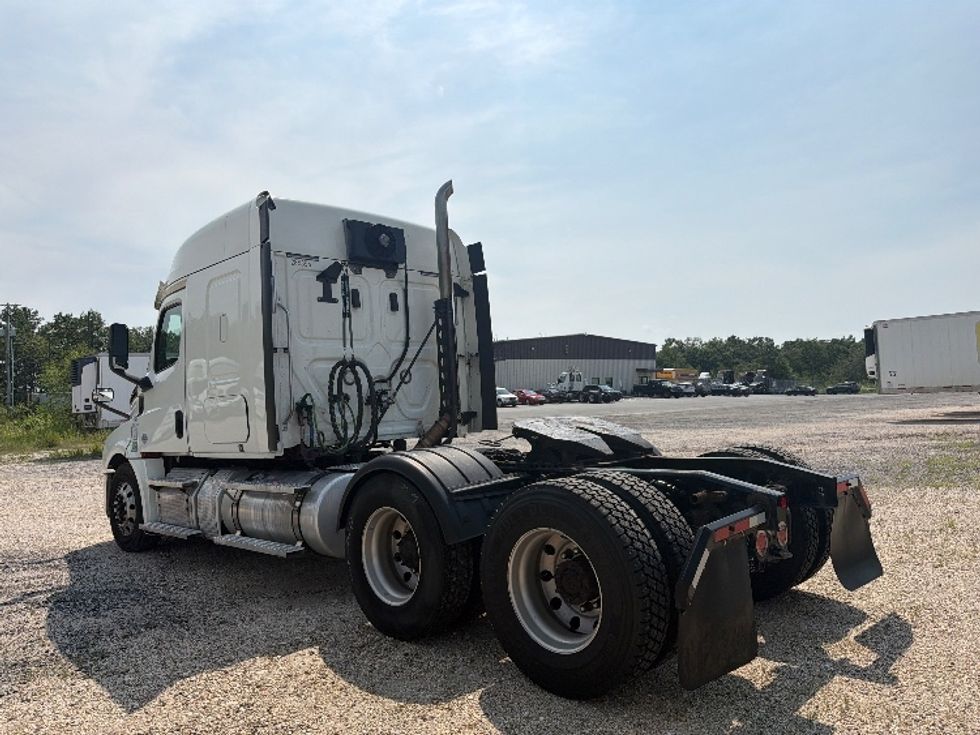 Sleeper Tractor-Heavy Duty Tractors-Freightliner-2020-T12664ST-Pottsville-PA-502,549\n\t\tmiles-$ 68,000 - Image 5