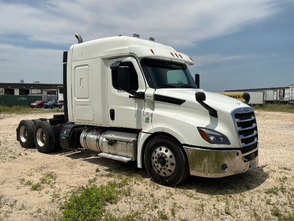 Sleeper Tractor-Heavy Duty Tractors-Freightliner-2020-T12664ST-Pottsville-PA-576,000\n\t\tmiles-$ 62,750 - Image 1