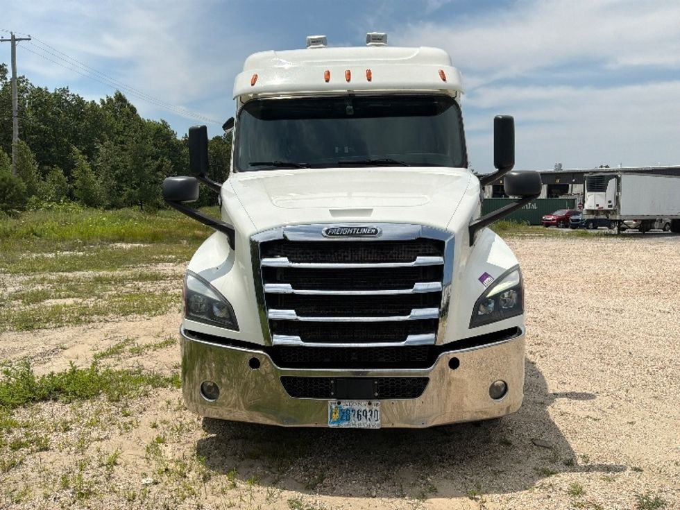 Sleeper Tractor-Heavy Duty Tractors-Freightliner-2020-T12664ST-Pottsville-PA-576,000\n\t\tmiles-$ 62,750 - Image 2