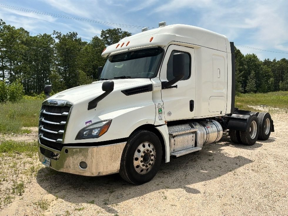 Sleeper Tractor-Heavy Duty Tractors-Freightliner-2020-T12664ST-Pottsville-PA-576,000\n\t\tmiles-$ 62,750 - Image 3