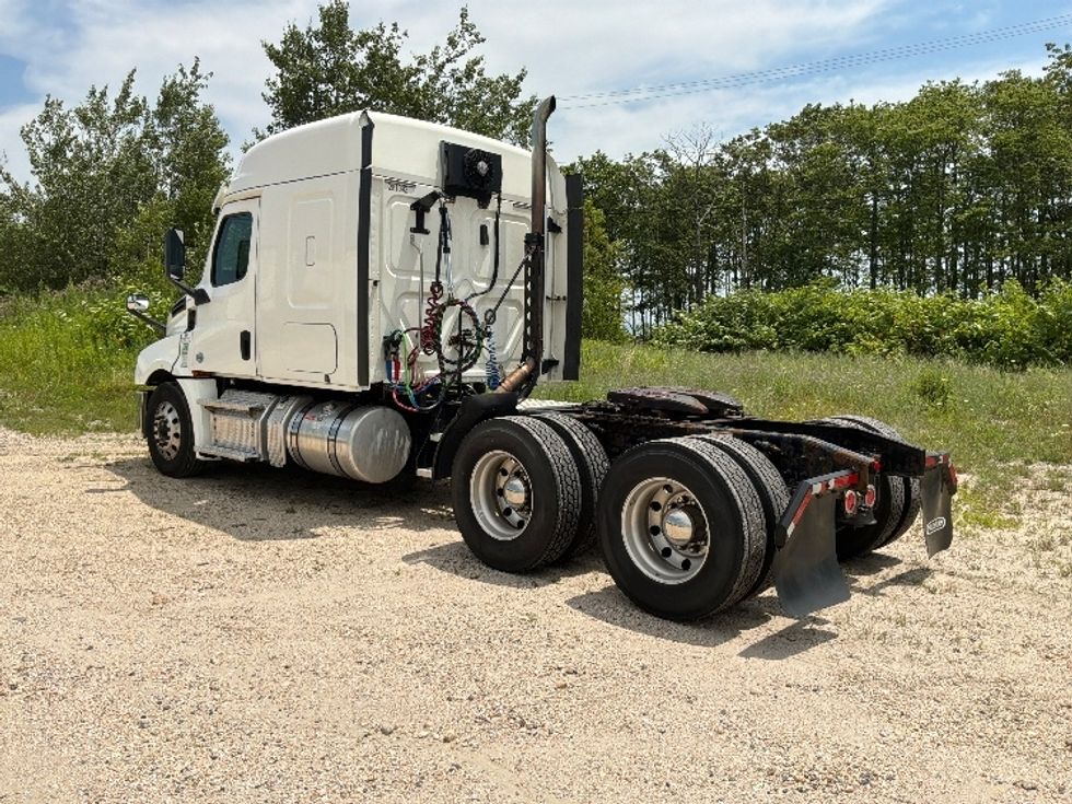 Sleeper Tractor-Heavy Duty Tractors-Freightliner-2020-T12664ST-Pottsville-PA-576,000\n\t\tmiles-$ 62,750 - Image 5
