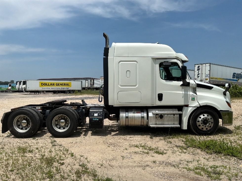 Sleeper Tractor-Heavy Duty Tractors-Freightliner-2020-T12664ST-Pottsville-PA-576,000\n\t\tmiles-$ 62,750 - Image 8