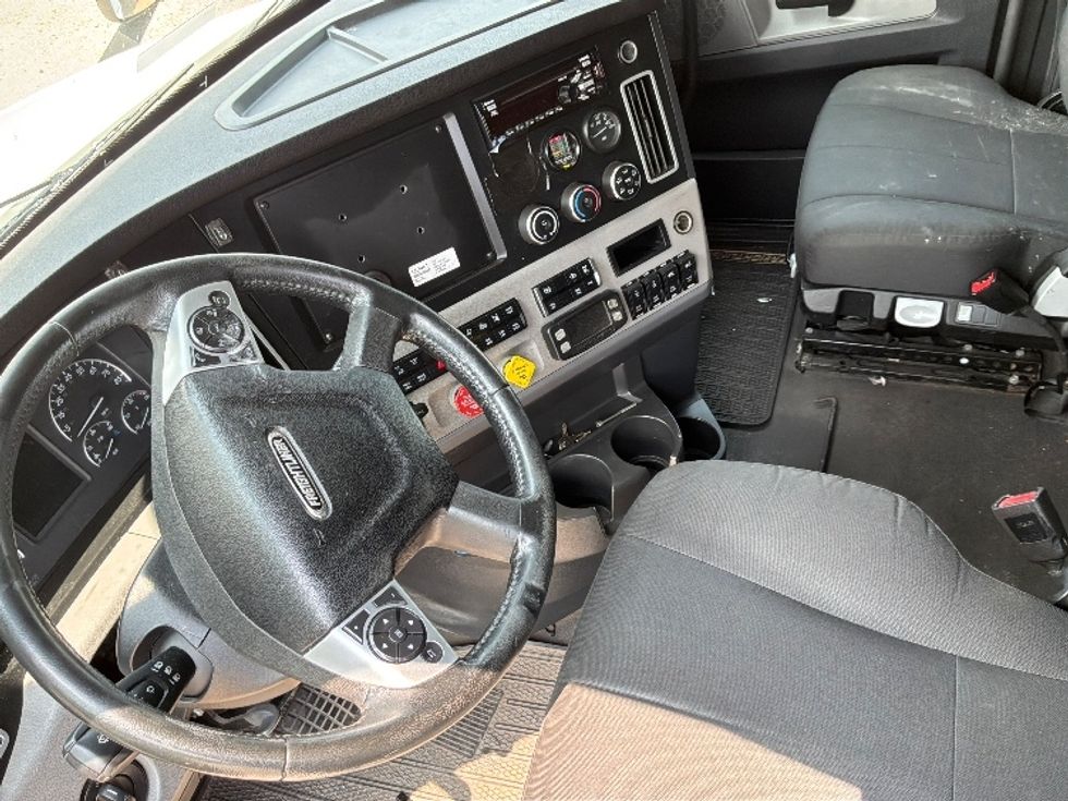 Sleeper Tractor-Heavy Duty Tractors-Freightliner-2020-T12664ST-Pottsville-PA-628,990\n\t\tmiles-$ 59,250 - Image 10