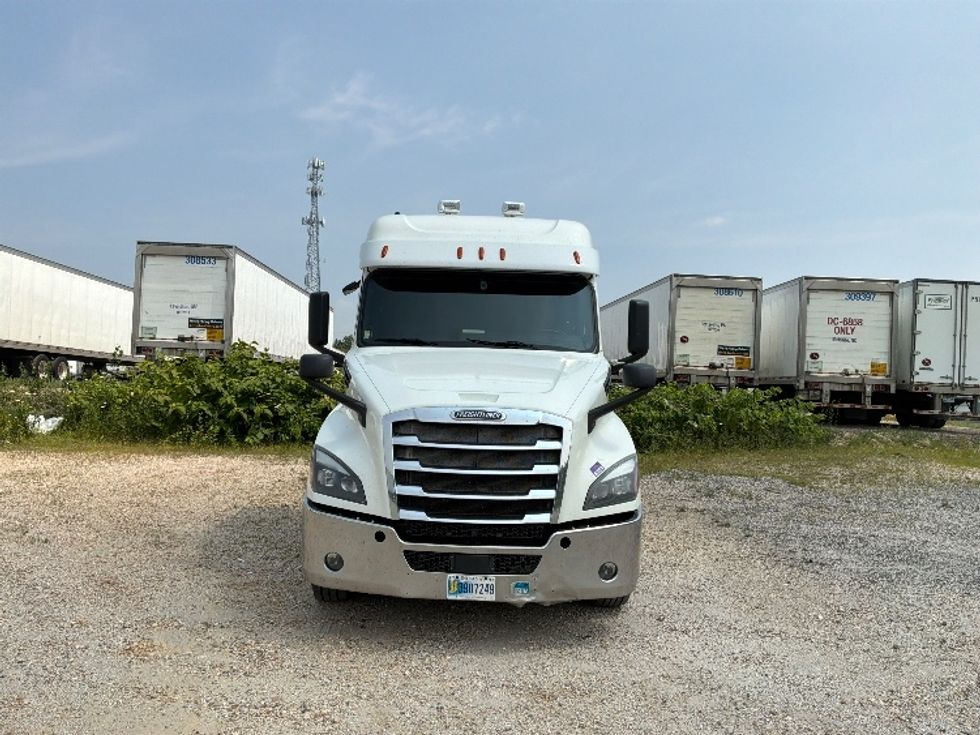 Sleeper Tractor-Heavy Duty Tractors-Freightliner-2020-T12664ST-Pottsville-PA-628,990\n\t\tmiles-$ 59,250 - Image 2
