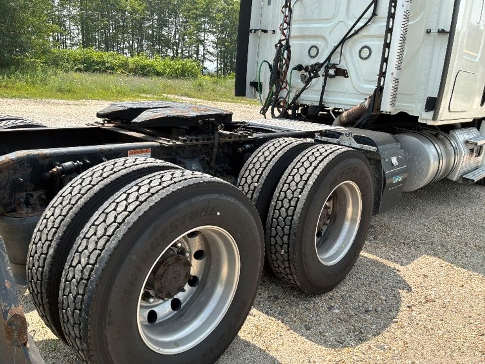 Sleeper Tractor-Heavy Duty Tractors-Freightliner-2020-T12664ST-Pottsville-PA-628,990\n\t\tmiles-$ 59,250 - Image 23