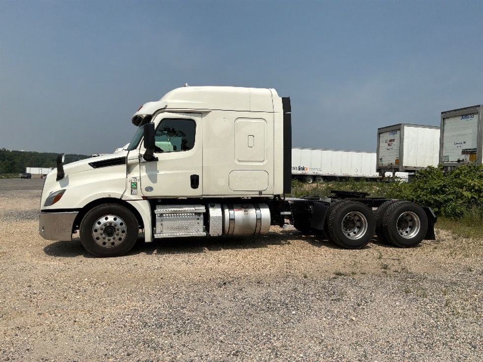 Sleeper Tractor-Heavy Duty Tractors-Freightliner-2020-T12664ST-Pottsville-PA-628,990\n\t\tmiles-$ 59,250 - Image 4