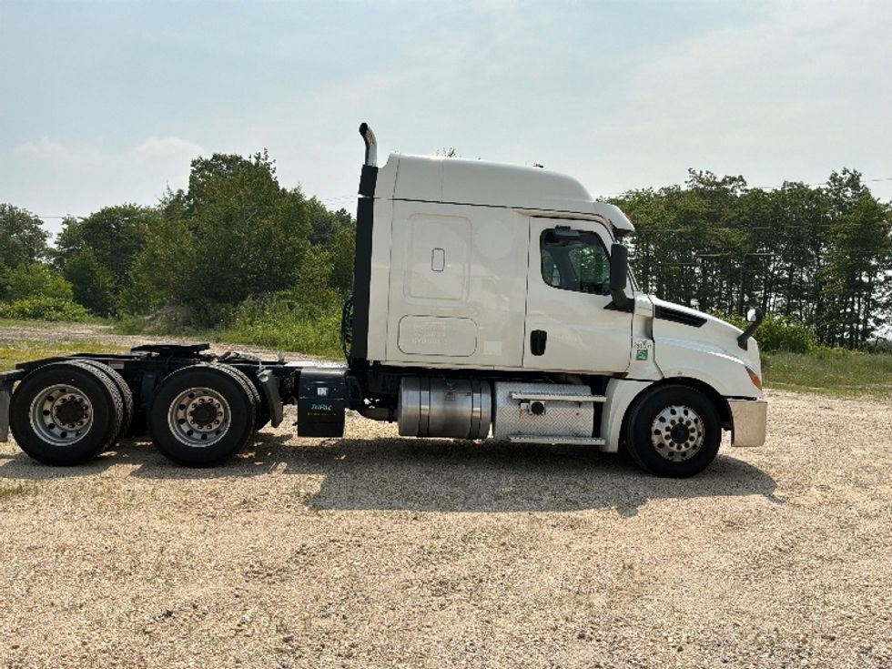 Sleeper Tractor-Heavy Duty Tractors-Freightliner-2020-T12664ST-Pottsville-PA-628,990\n\t\tmiles-$ 59,250 - Image 8