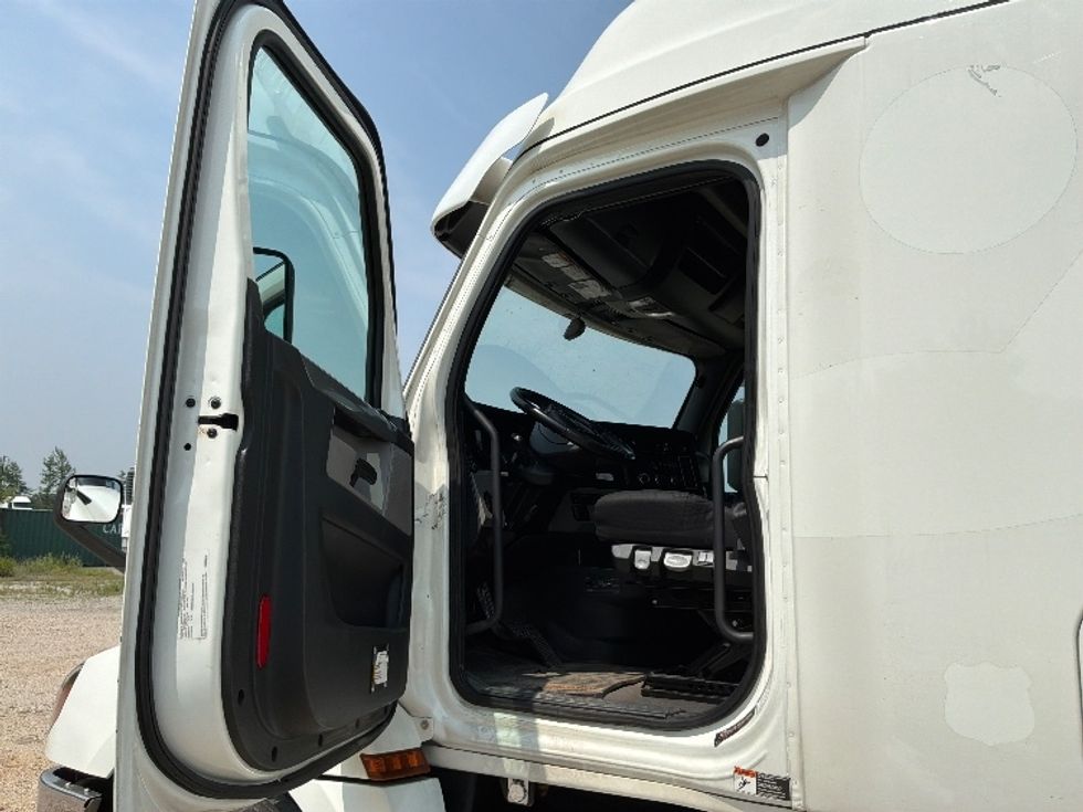 Sleeper Tractor-Heavy Duty Tractors-Freightliner-2020-T12664ST-Pottsville-PA-628,990\n\t\tmiles-$ 59,250 - Image 9