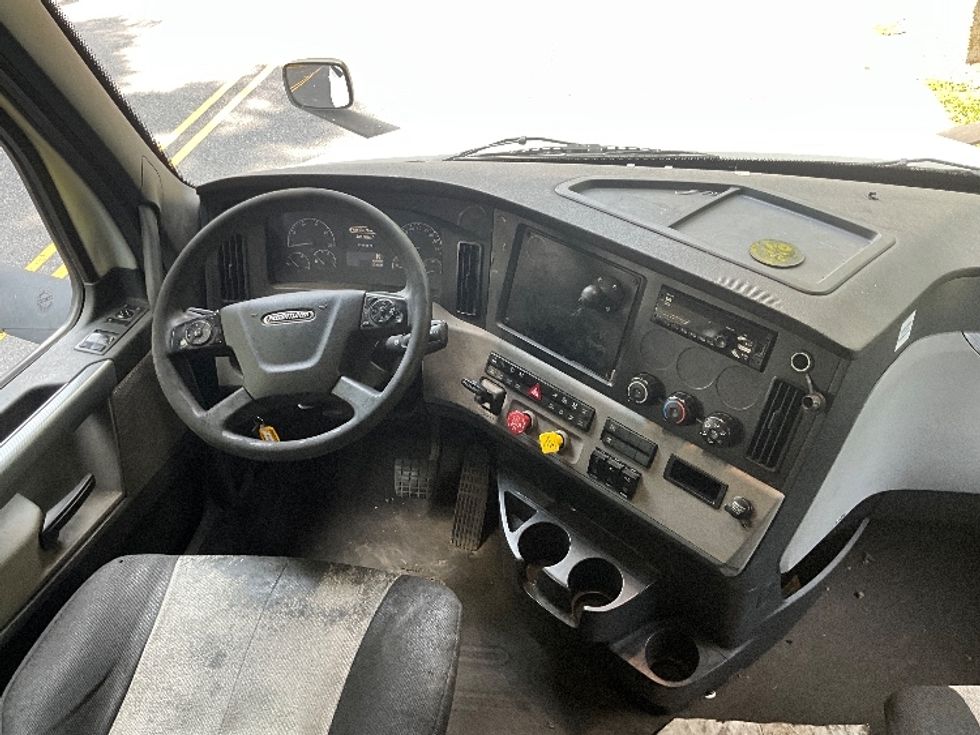 Sleeper Tractor-Heavy Duty Tractors-Freightliner-2020-T12664ST-Pottsville-PA-674,779\n\t\tmiles-$ 51,750 - Image 12