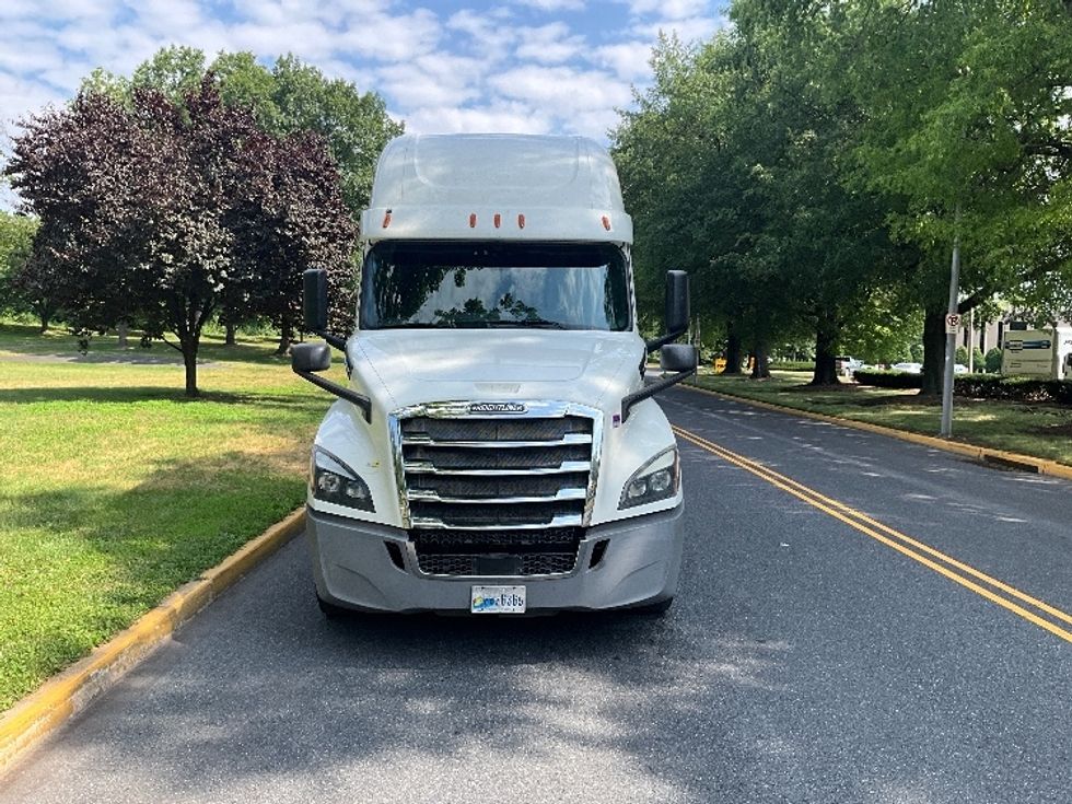 Sleeper Tractor-Heavy Duty Tractors-Freightliner-2020-T12664ST-Pottsville-PA-674,779\n\t\tmiles-$ 51,750 - Image 2