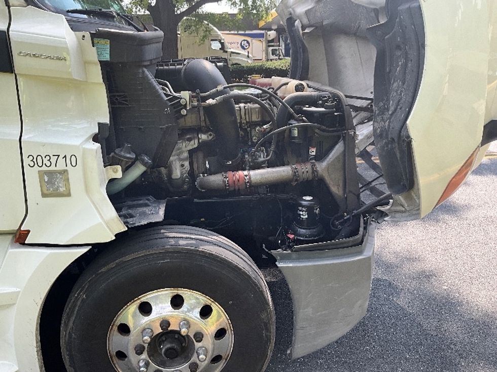 Sleeper Tractor-Heavy Duty Tractors-Freightliner-2020-T12664ST-Pottsville-PA-674,779\n\t\tmiles-$ 51,750 - Image 20