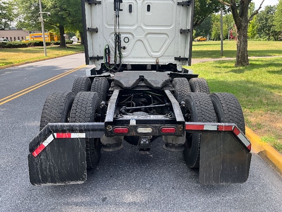 Sleeper Tractor-Heavy Duty Tractors-Freightliner-2020-T12664ST-Pottsville-PA-674,779\n\t\tmiles-$ 51,750 - Image 6