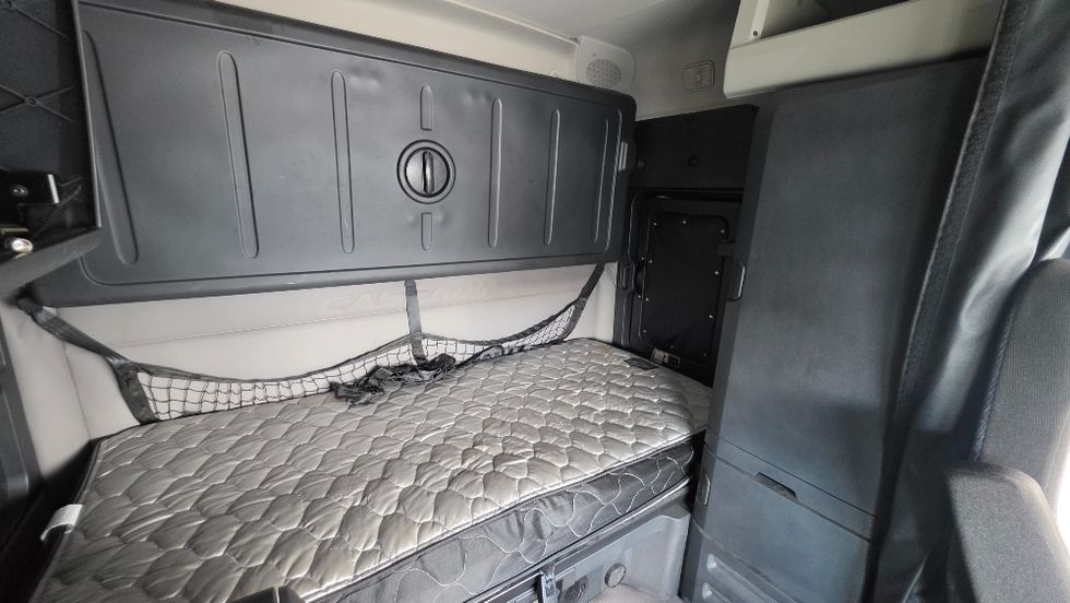 Sleeper Tractor-Heavy Duty Tractors-Freightliner-2020-T12664ST-Prince George-VA-129,465\n\t\tmiles-$ 92,250 - Image 17