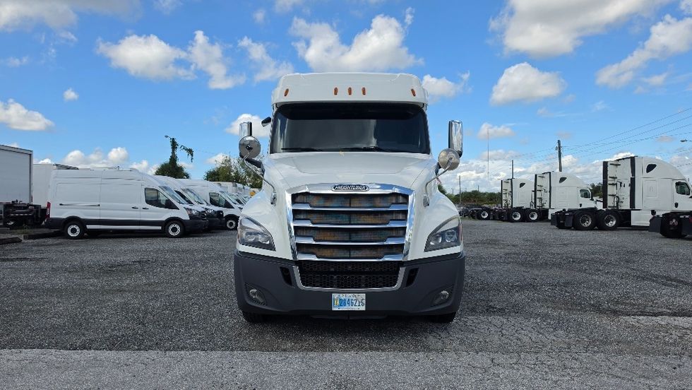 Sleeper Tractor-Heavy Duty Tractors-Freightliner-2020-T12664ST-Prince George-VA-129,465\n\t\tmiles-$ 92,250 - Image 2