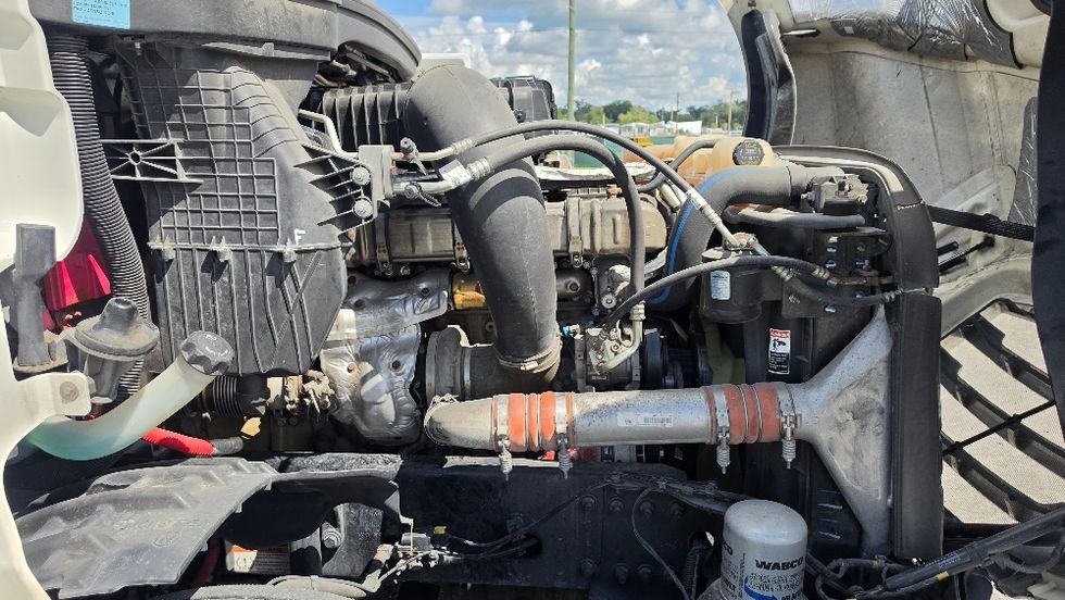 Sleeper Tractor-Heavy Duty Tractors-Freightliner-2020-T12664ST-Prince George-VA-129,465\n\t\tmiles-$ 92,250 - Image 20